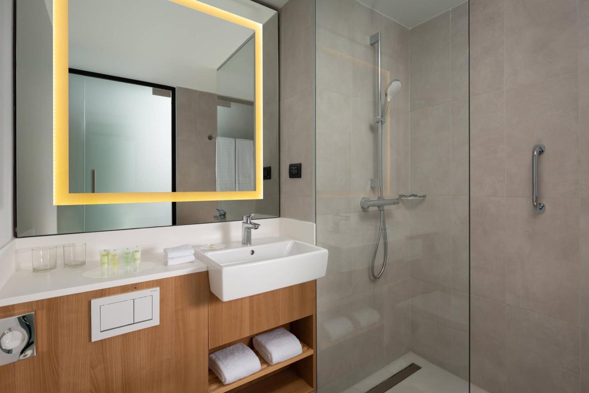 Courtyard By Marriott Bucharest Floreasca Екстер'єр фото